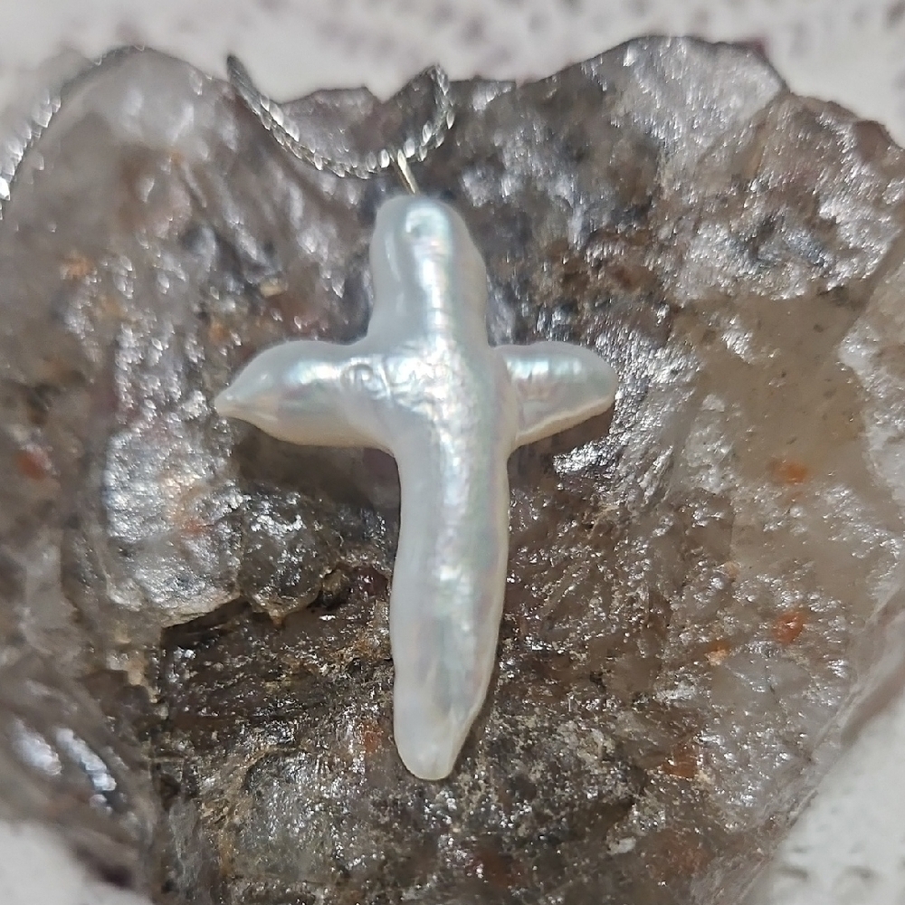 White Cultured Freshwater Pearl Cross On A 14k Italian White Gold Chain - Picture 4 of 11